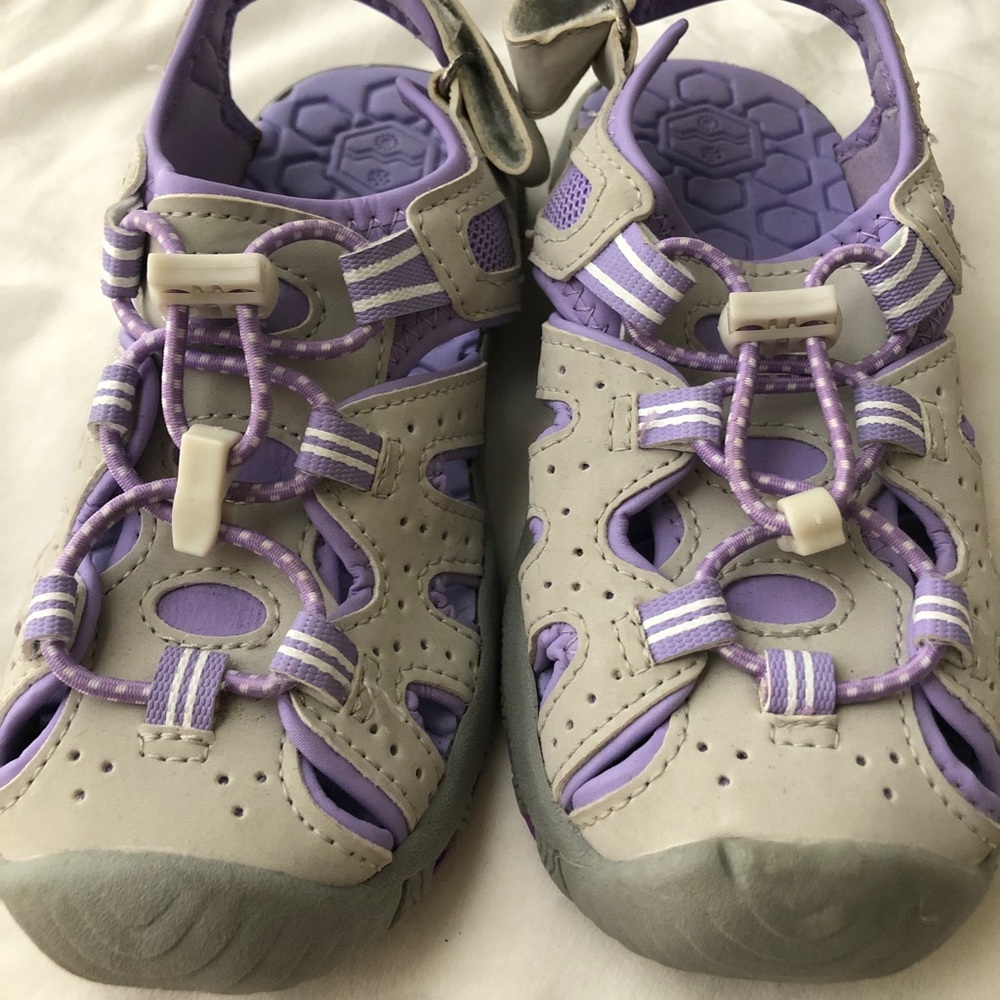 Khombu Sandals size 12